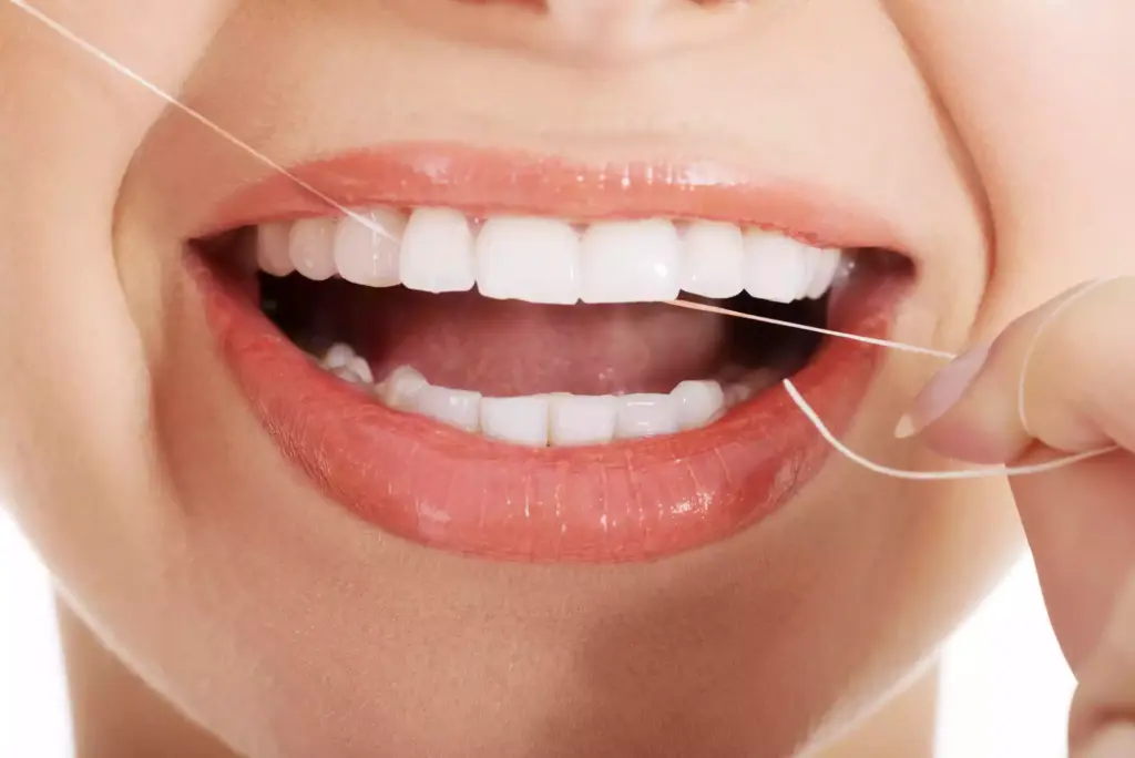how to use dental floss